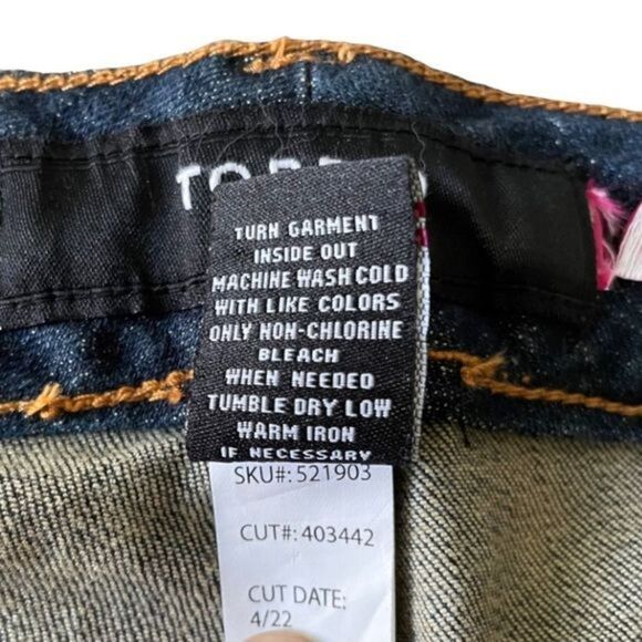 TORRID skinny jeans crop fit Raw hem Size 24 Medium/Dark wash - Picture 10 of 10